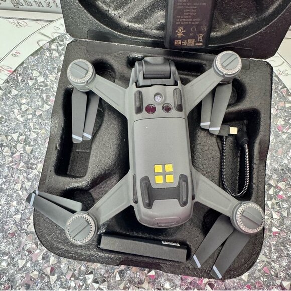 DJI spark drone case charging cable in box - Picture 3 of 14